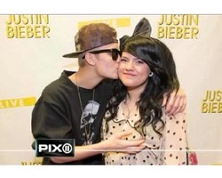 Jumpa Fans, Justin Bieber Pegang Payudara Penggemarnya?