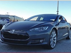 Mobil Listrik Tesla Buktikan Sebagai yang Tercepat
