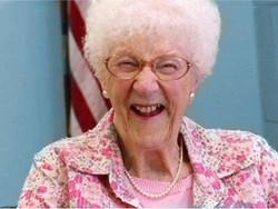 Berumur 105 Tahun, Ini Dia Nenek Tertua yang Bisa Nyetir