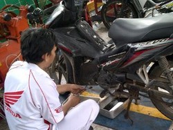 Motor Terendam Banjir, Busi dan Oli Wajib Diganti