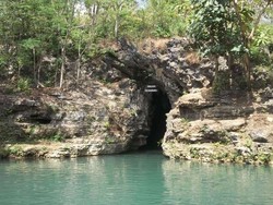 Ada Batu Pria Perkasa & Tetesan Air Awet Muda di Gua Pindul