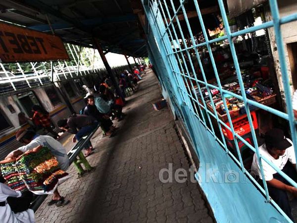 Penggusuran PKL Stasiun Tebet Batal Dilakukan