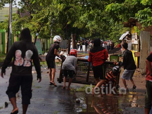 Tawuran Antar Warga di Makassar