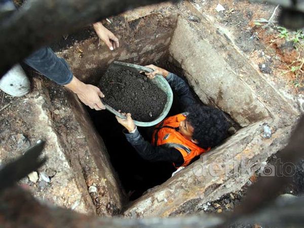 Sumbat Gorong-gorong, Lumpur Kering Dibersihkan