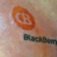 Fans Berat Tato Tubuhnya dengan Logo BlackBerry