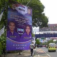 Baliho Politik Ganggu Pejalan Kaki, Mereka Saling Lempar Tanggung Jawab