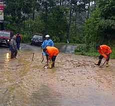 Jalur Wisata Payung Kembali Longsor