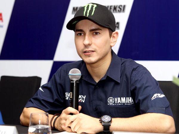 Lorenzo Sapa Penggemar di Bali 