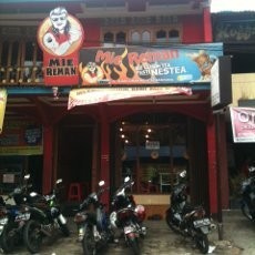 Sensasi Makan Mie Ramen Sambil Dikeroyok Reman