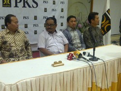 Hidayat: Mungkin Fathanah Relasi atau Kawan Luthfi