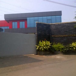 Digeledah KPK, PT Indoguna Dijaga Belasan Orang Berkulit Gelap