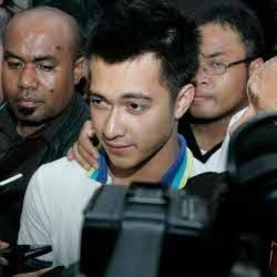 Eza Gionino Rahasiakan Penahanannya dari Ibunda