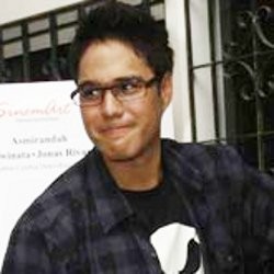 Mischa Chandrawinata Idamkan Punya Pacar Bertubuh Pendek