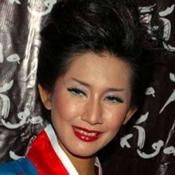 Pacari Bule Kanada, Cut Memey Minta Didoakan Soal Nikah