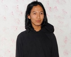 Alexander Wang Kolaborasi dengan Samsung Ciptakan Tas Edisi Terbatas 