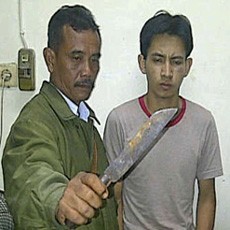 Mendapat Bisikan Gaib, Seorang Keponakan Gorok Leher Paman