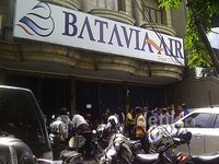 Calon Penumpang Serbu Kantor Batavia Air Surabaya