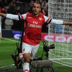 Walcott Pamer Ketajaman di Lini Depan Arsenal