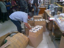 Razia Ditjen HKI Jaring 6 Ton VCD & DVD Bajakan di Plaza Glodok