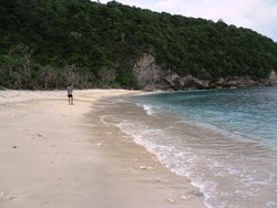 Satu Lagi Pantai Sepi dan Cantik di Bali: Pantai Atuh