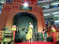 Imlek Ala Mal Ciputra, dari Barongsai Sampai Opera China