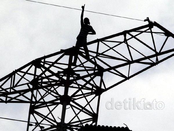 Aksi Agustinus di Puncak SUTET