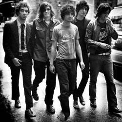 Asyik, The Strokes Bagi-bagi Lagu Baru Gratis