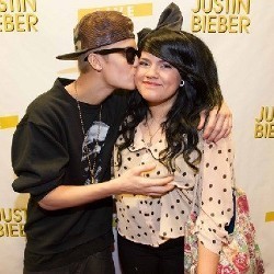 Justin Bieber Bantah Pegang Payudara Penggemarnya