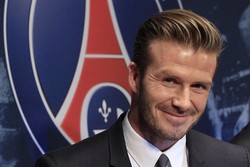 Tidak disebutkan berapa gaji yang bakal diterima David Beckham di Paris Saint-Germain. Tapi yang jelas, bintang asal Inggris itu mengaku akan mendonasikan seluruh bayarannya buat amal. REUTERS/Gonzalo Fuentes.