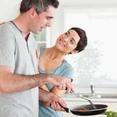 Suami Suka Masak dan Cuci Pakaian? Awas, Performa Seks Bisa Turun
