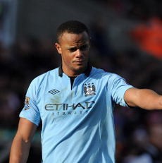 Masih Cedera, Kompany Tak Main Lawan Liverpool