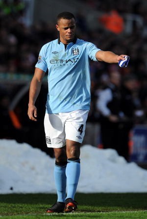 Masih Cedera, Kompany Tak Main Lawan Liverpool