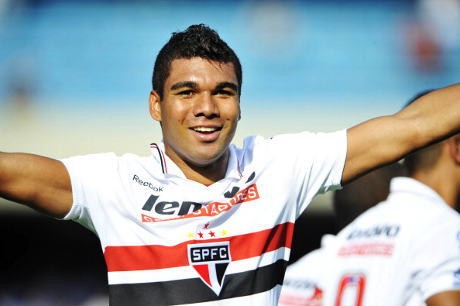 Madrid Pinjam Casemiro, Atletico Lepas Emre