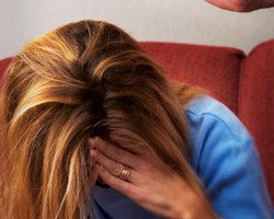 Kisah Wanita Korban Kekerasan: Dibenturkan ke Kaca karena Pacar Cemburu