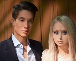 Barbie & Ken Versi Manusia Bertemu untuk Pertama Kali