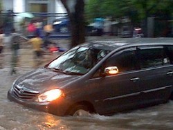 Mobil Terendam Banjir, ECU Wajib Diganti!