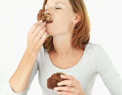 Ingin Ngemil? Makan Sedikit atau Banyak, Sama Efeknya