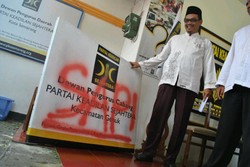 Anis Minta Kader PKS Tak Ladeni Teror Coretan SAPI