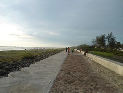 Pantai Panjang, Destinasi Akhir Pekan Favorit di Bengkulu