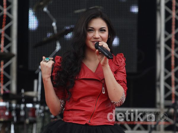 Ariel Tatum Tampil Seksi & Dewasa