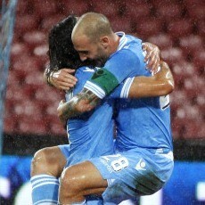 Kalahkan Catania, Napoli Samai Poin Juventus