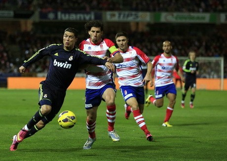 Gol Bunuh Diri Ronaldo Bikin Madrid Takluk di Kandang Granada Gol Bunuh Diri Ronaldo Bikin Madrid Takluk di Kandang Granada