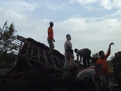 Angin Kencang Sapu Bantul, Rumah Rata Tanah Dan Pohon Bertumbangan