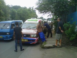 Protes Pungli, Sopir Angkot Depok-Pasar Minggu Geruduk Dishub Depok