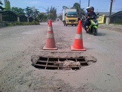 Awas! Ada Lubang Besar di Jembatan PLTU di Tanjung Priok