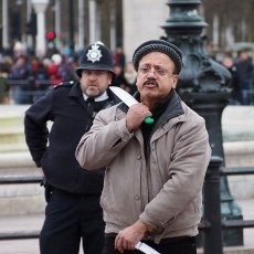 Todongkan Pisau di Luar Istana Buckingham, Pria Paruh Baya Dibekuk Polisi