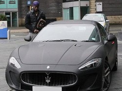 Balotelli Ganti Warna Mobilnya