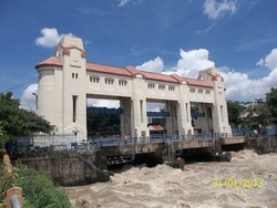 Pintu Air Anti Banjir Tak Cuma di Jakarta, Surabaya Juga Punya