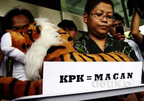 KPK Diberi Macan dan Ayam Sayur