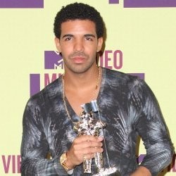 Drake Akan Pamer Lagu Baru di Malam Grammy 2013